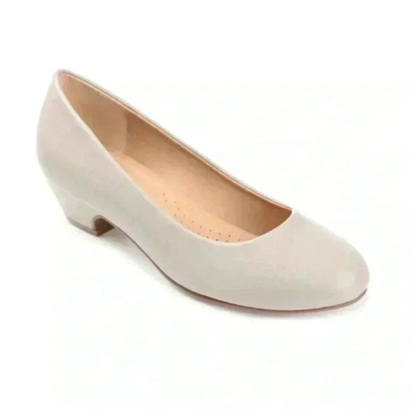 Journee Collection Saar Standard Width Round Toe Kitten Heel, size 8.5 - Picture 1 of 8